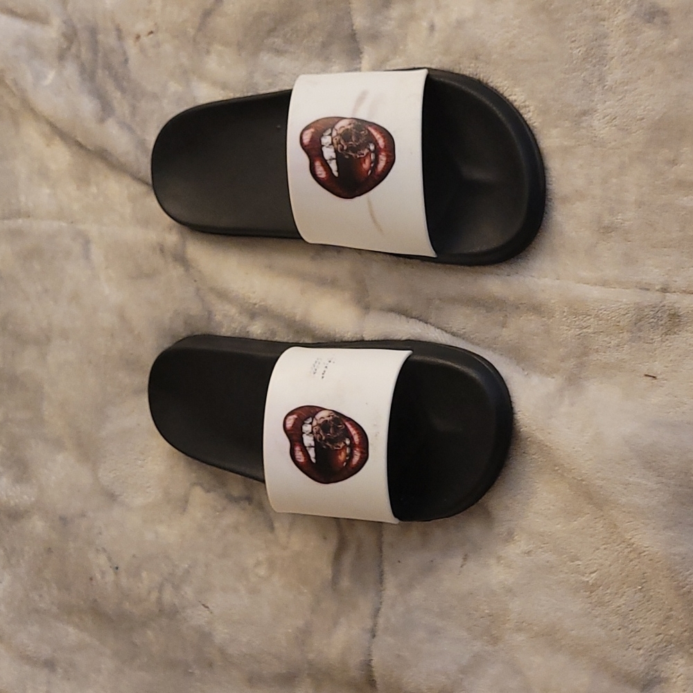 Never worn slides with an open mouth eating a skull